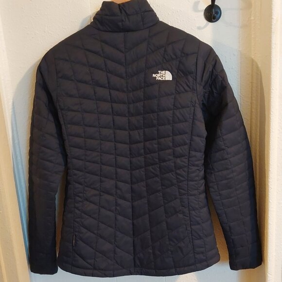The North Face navy blue Thermoball puffer jacket - Picture 2 of 6